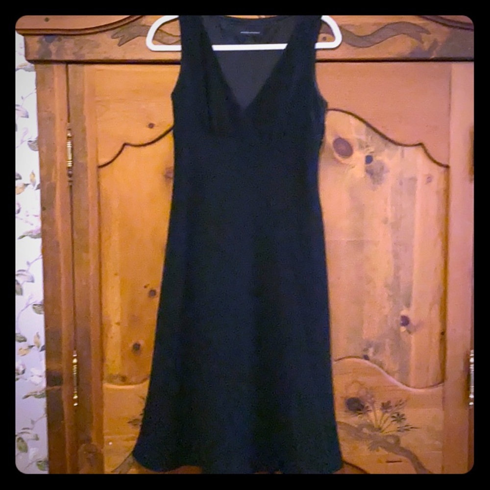 Black sleeveless dress